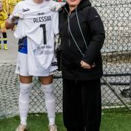 ⬛🟩🐉 L'estremo difensore della Prima Squadra Femminile, Alessia Denevi in posa con la Presidentessa Cristina Erriu🖤💚🐉